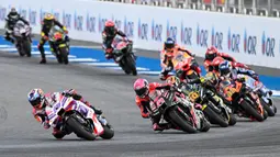 Jorge Martin membukukan waktu 39 menit 40,045 detik. Sementara Francesco Bagnaia menempati posisi kedua, dengan Brad Binder melengkapi podium. (AP Photo/Kittinun Rodsupan)