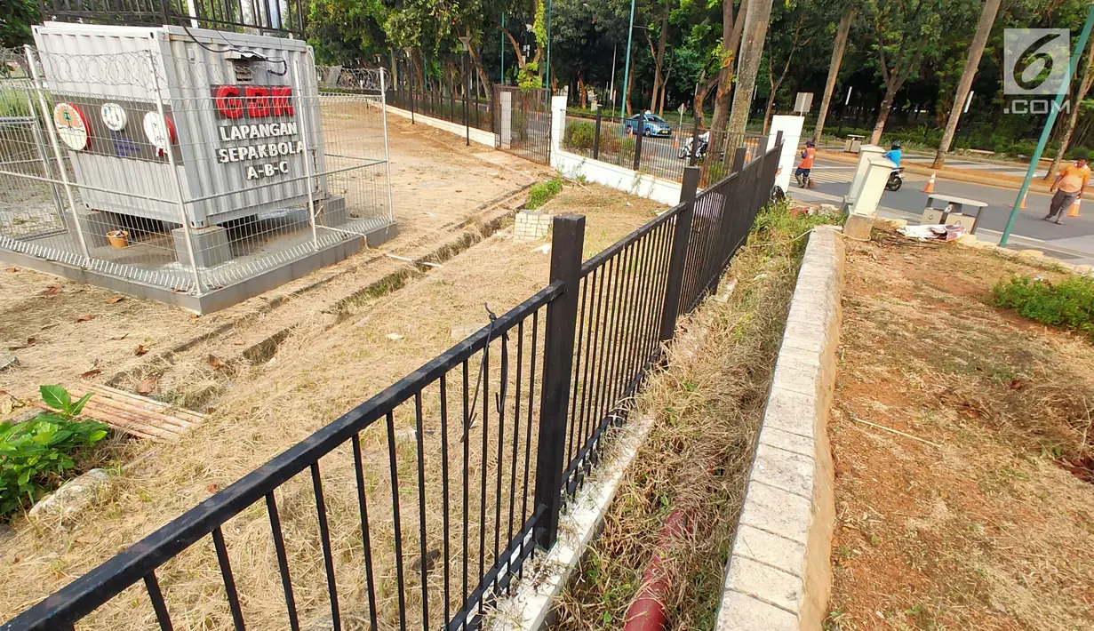 Alat pengukur kualitas udara terlihat di kawasan Senayan, Jakarta, Selasa (9/7/2019). Kepala Dinas Lingkungan Hidup dan Kebersihan DKI Jakarta Andono Warih mengatakan bakal mengajukan anggaran penambahan alat ukur kualitas udara sebanyak delapan buah. (Liputan6.com/Immanuel Antonius)