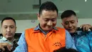 Muhammad Bihar Sakti Wibowo hanya tersenyum usai menjalani pemeriksaan di KPK, Jakarta, Jumat, (24/4/2015). KPK menahan Sherman karena terlibat kasus kasus ke Badan Pengawas Perdagangan Berjangka Komoditi. (Liputan6.com/Helmi Afandi)