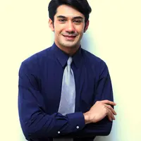 Sangat menjiwai perannya dalam film tersebut, Reza Rahadian mendapat penghargaan Piala Citra di Festival Film Indonesia 2013. (Nurwahyunan/Bintang.com)