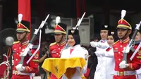 Untuk tim Bangsa ini, Paskibraka putri dari Sumatera Selatan, Zanati Tahta Umahati yang dipercaya sebagai Pembawa Baki di sore hari.  (Foto: Liputan6.com/ADitya Eka Pawira)