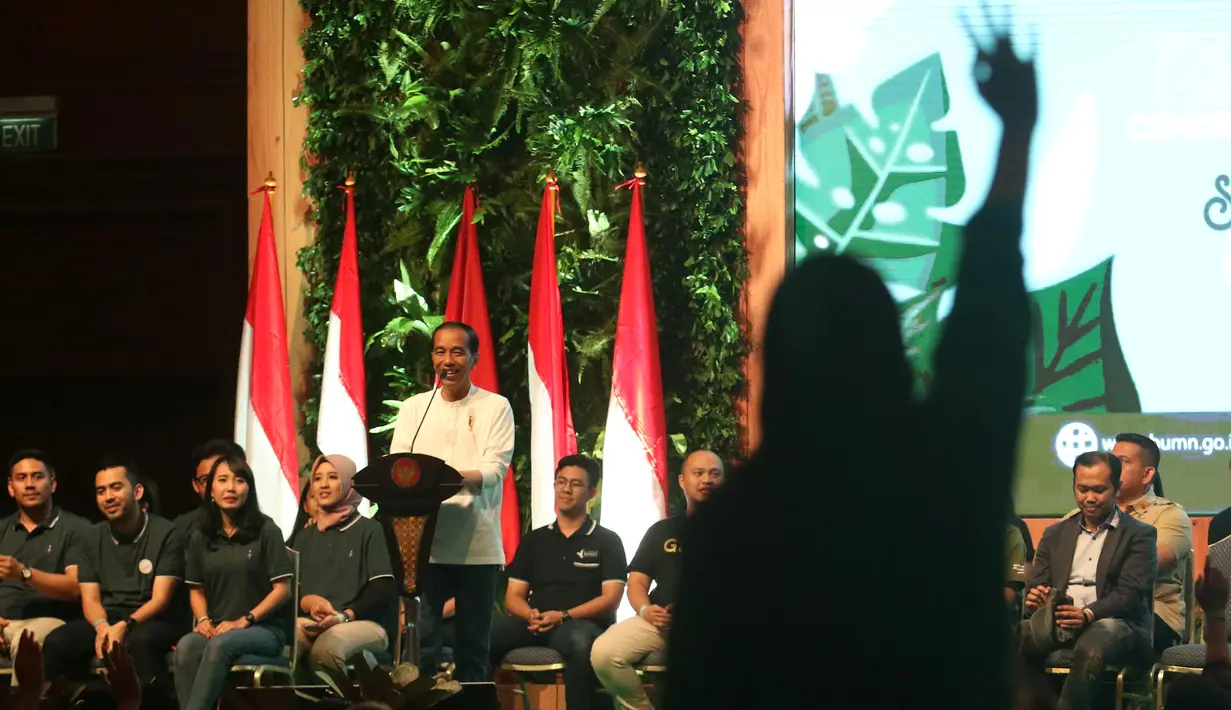 Presiden Joko Widodo memberi sambutan dalam Spirit of Millenials: Green Festival di Jakarta, Kamis (31/1). Acara ini juga untuk mendorong lahirnya ide-ide dan inovasi baru di sektor agrikultur. (Liputan6.com/Angga Yuniar)