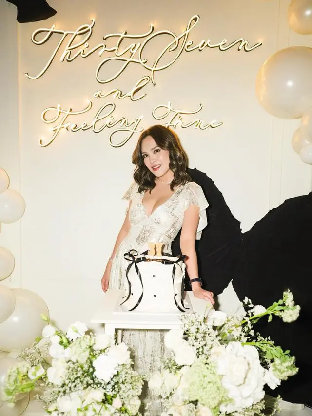 Ulang Tahun Shandy Aulia ke-37. [@shandyaulia]