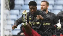 Gelandang Manchester United, Kobbie Mainoo melakukan pemanasan jelang menghadapi Aston Villa pada laga pekan ke-24 Premier League 2023/2024 di Villa Park, Birmingham, Minggu (11/2/2024). (AP Photo/Rui Vieira)