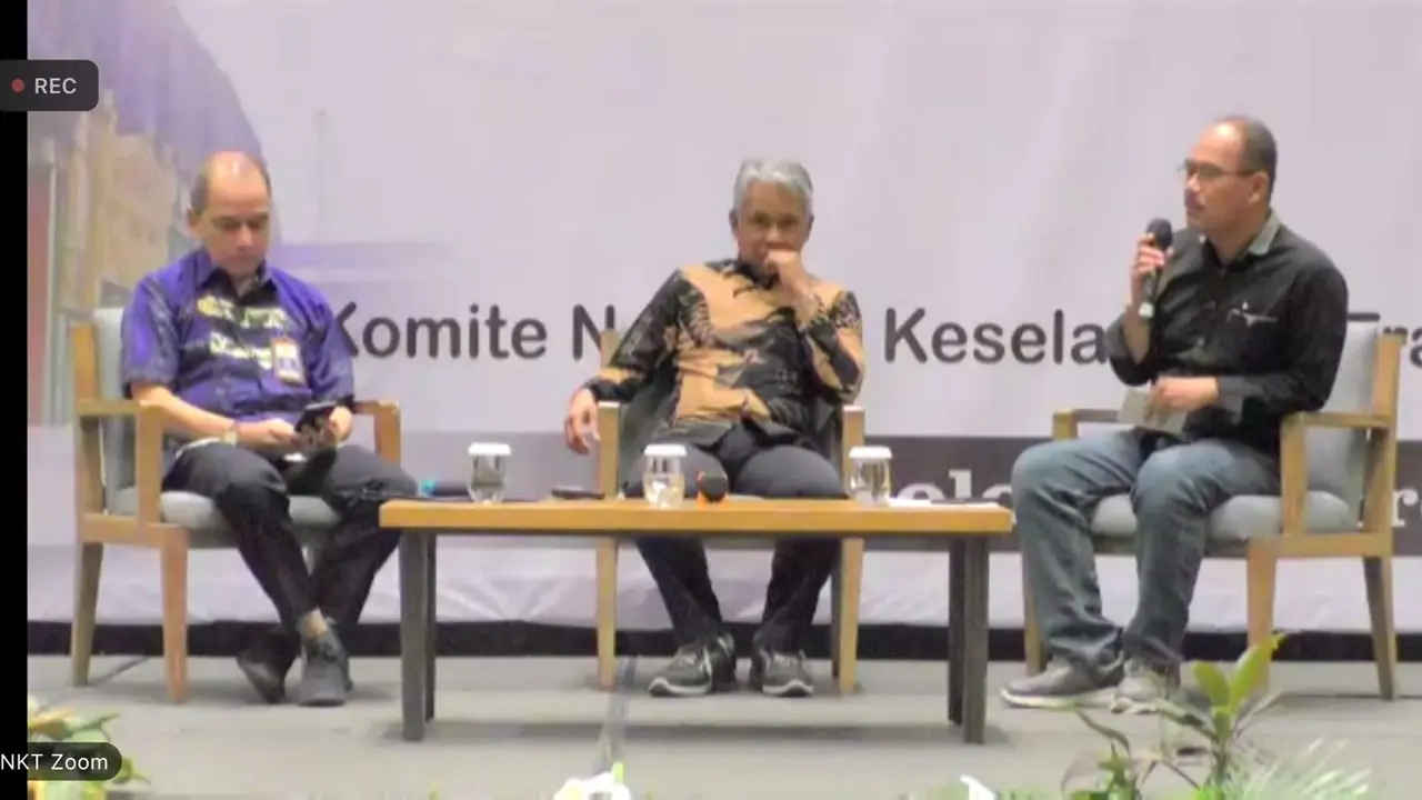 Senior Investigator Komite Nasional Keselamatan Transportasi (KNKT) Ahmad Wildan dalam Forum Group Discussion Moda LLAJ KNKT "Permasalahan ODOL dan Masa Depan Angkutan Barang di Indonesia"