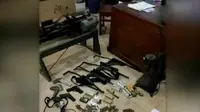 Polisi ditemukan senjata api rakitan jenis laras panjang dan pendek hingga ratusan butir amunisi berbagai kaliber.
