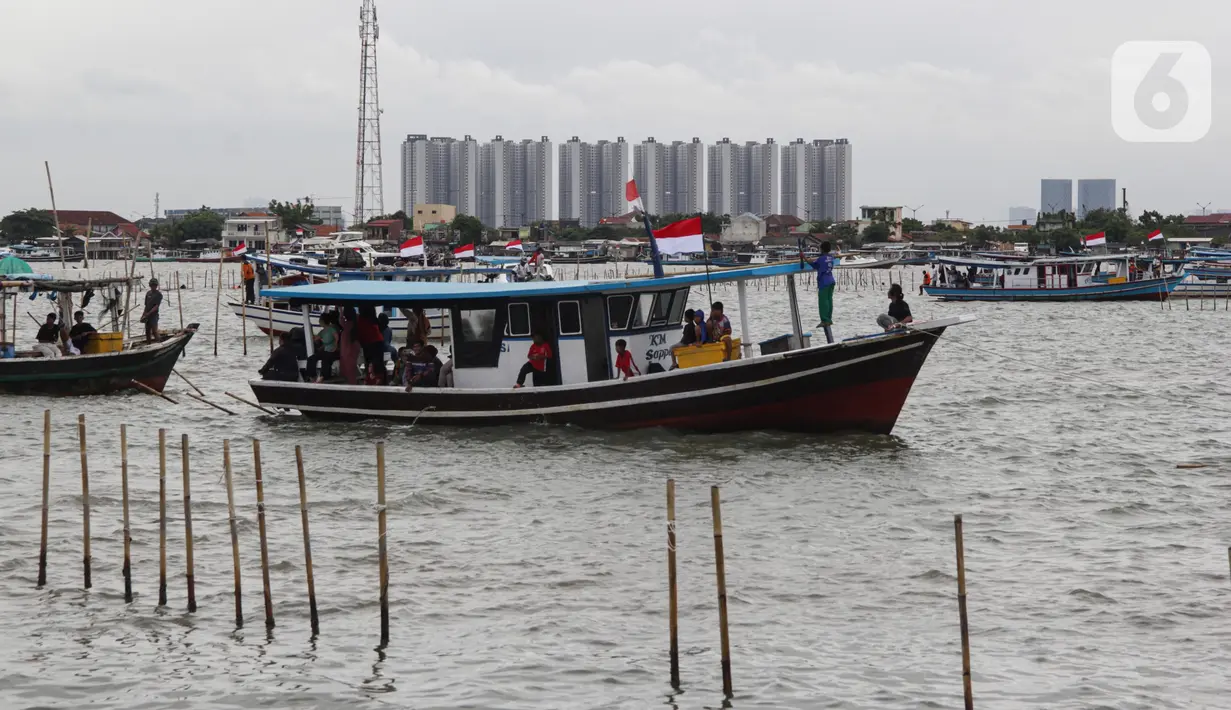 Untuk diketahui, pagar laut yang berada di kawasan Tanjung Pasir, Tangerang, membentang di sepanjang wilayah pesisir 16 desa di enam kecamatan. (Magang/Liputan6.com/Muhammad Rizal)