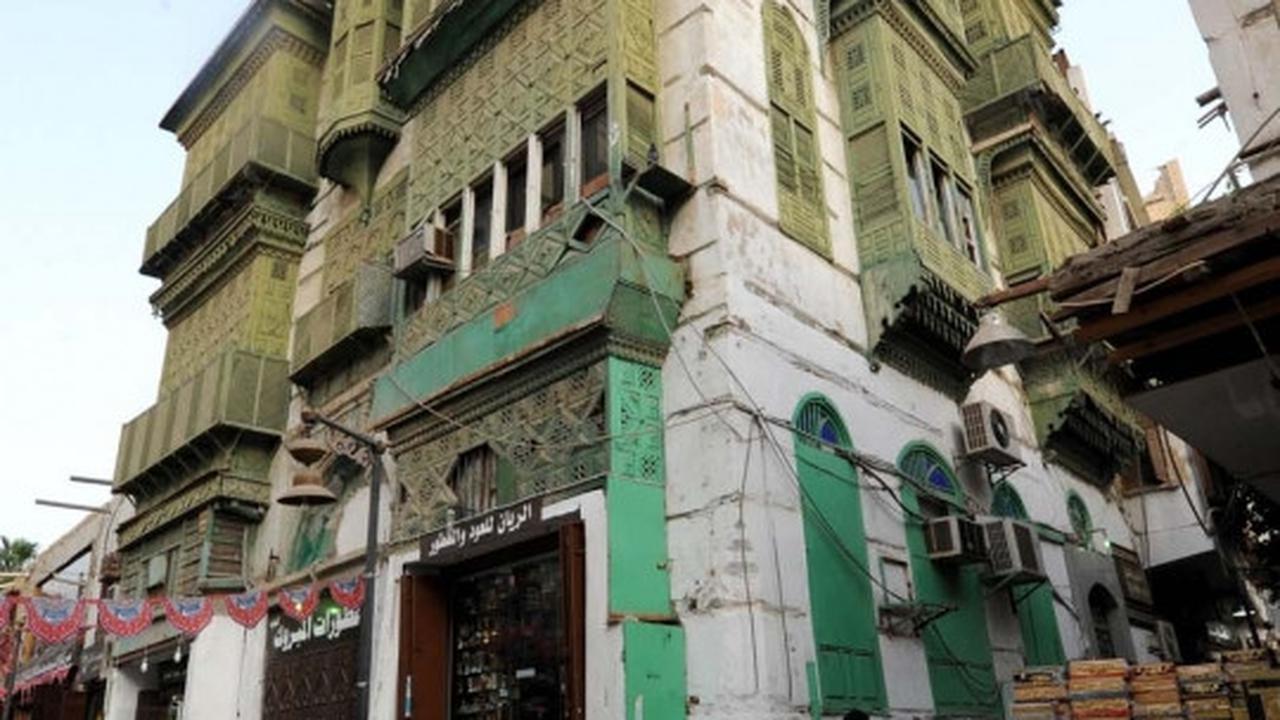 Jalan-jalan melihat hunian kuno di sudut kota Jeddah