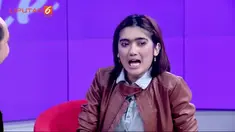 Revi Mariska pernah memosting foto tanpa baju di atas ranjang. Dalam foto itu, ia hanya bertutup selimut tipis dan tampak di atas ranjang sebuah hotel. Dalam acara Dear Haters, Revi pun mengungkap alasan ia nekat melakukan foto tersebut.