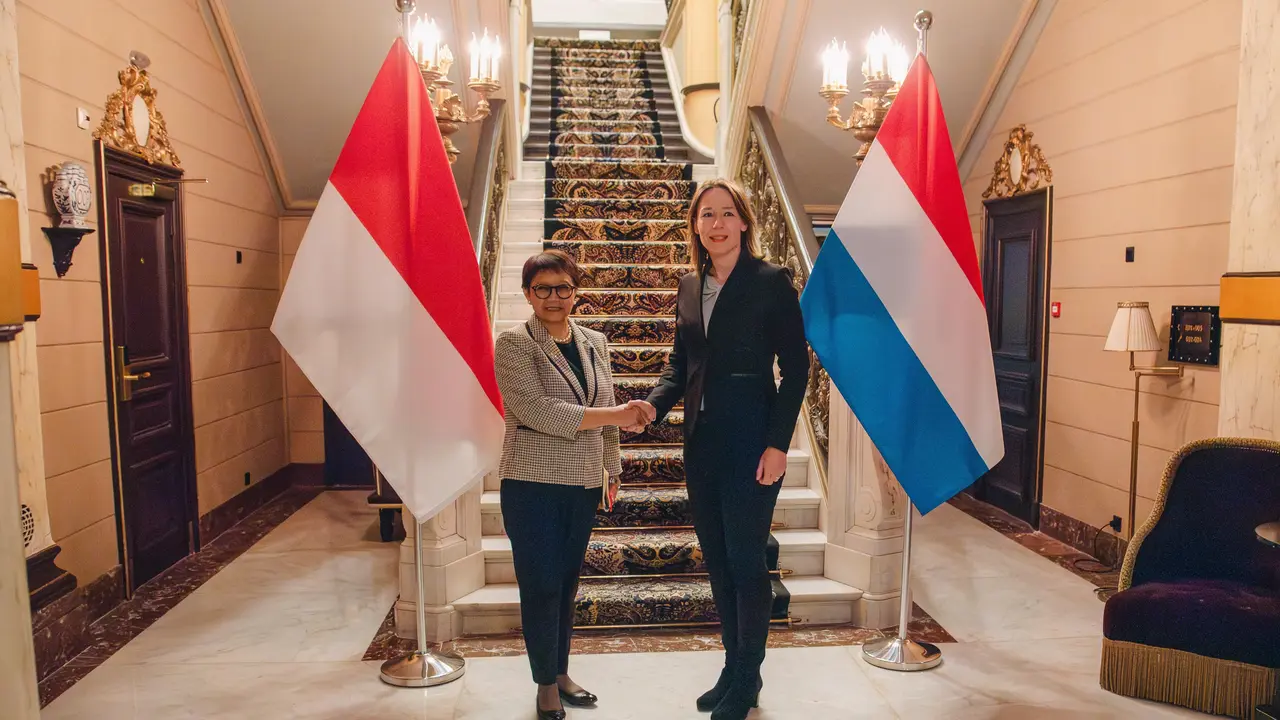Menteri Luar Negeri Republik Indonesia (Menlu RI) Retno Marsudi saat melakukan pertemuan bilateral dengan Menlu Belanda Hanke Bruins Slot di Den Haag, Belanda, Rabu (31/1/2024). (Dok: Kemlu RI)