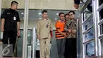 General Manager Divisi Gedung PT Hutama Karya, Budi Rachmat Kurniawan (BRK) ditahan usai menjalani pemeriksaan KPK, Jakarta, Kamis (6/8/2015). BRK ditahan terkait kasus korupsi pembangunan diklat pelayaran Sorong tahap 3. (Liputan6.com/Helmi Afandi)