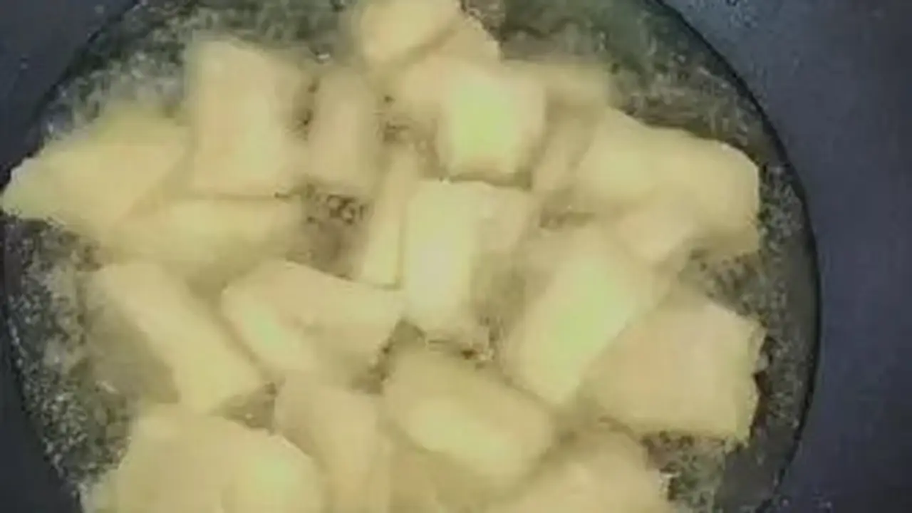 Goreng Singkong Dengan Api Sedang