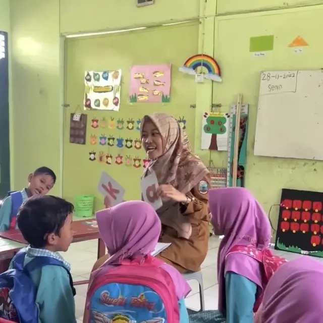 Siti Alifah Faiz, Guru Honorer yang Kini Wujudkan Impiannya bersama Shopee Affiliate Program