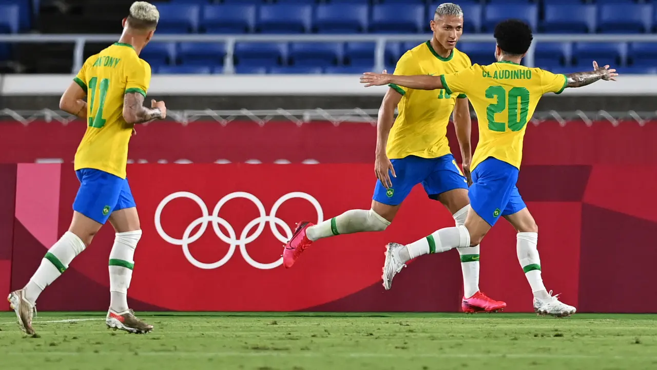 Richarlison Hat-trick, Brasil Lumat Jerman