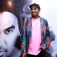 Glenn yang mengalami naik turun dalam proses pembentukan sebagai seorang penyanyi solo menganggap konser ini bukan hanya sebuah momentum, namun juga kontribusi musik Indonesia.  (Deki Prayoga/Bintang.com)