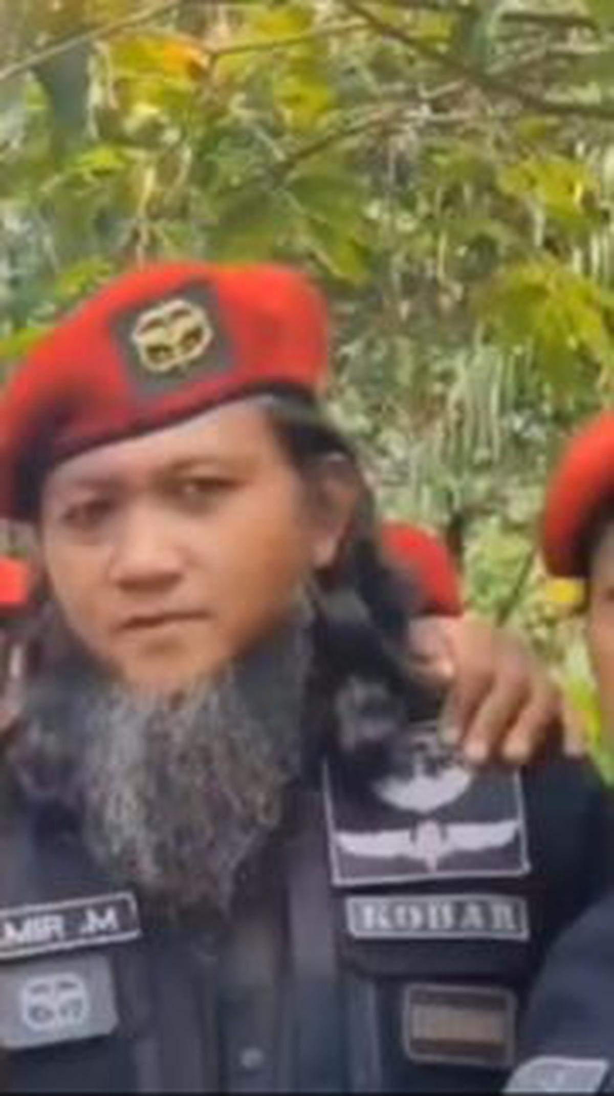 Sejak masih bertugas, Amir juga identik dengan janggut panjang yang menjuntai. <br>