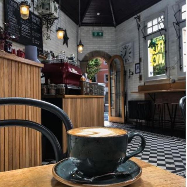 Toilet Umum di Tengah Kota Disulap Jadi Kafe Modern