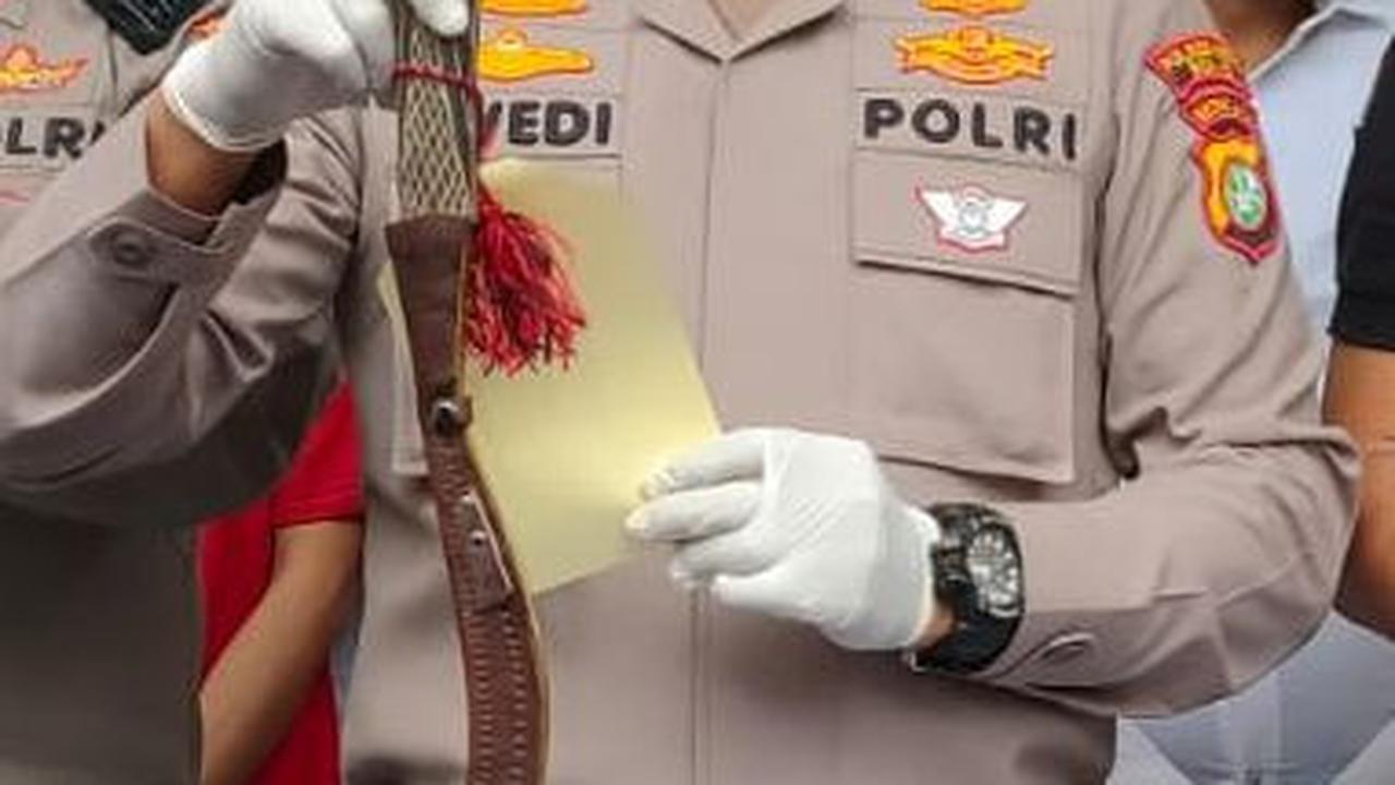 Kapolres Metro Bekasi Kombes Twedi Aditya Bennyahdi membenarkan adanya penemuan jasad seorang pria yang diduga sebagai korban pembunuhan itu. Saat ini pihak kepolisian masih melakukan penyelidikan dan meminta keterangan saksi-saksi.