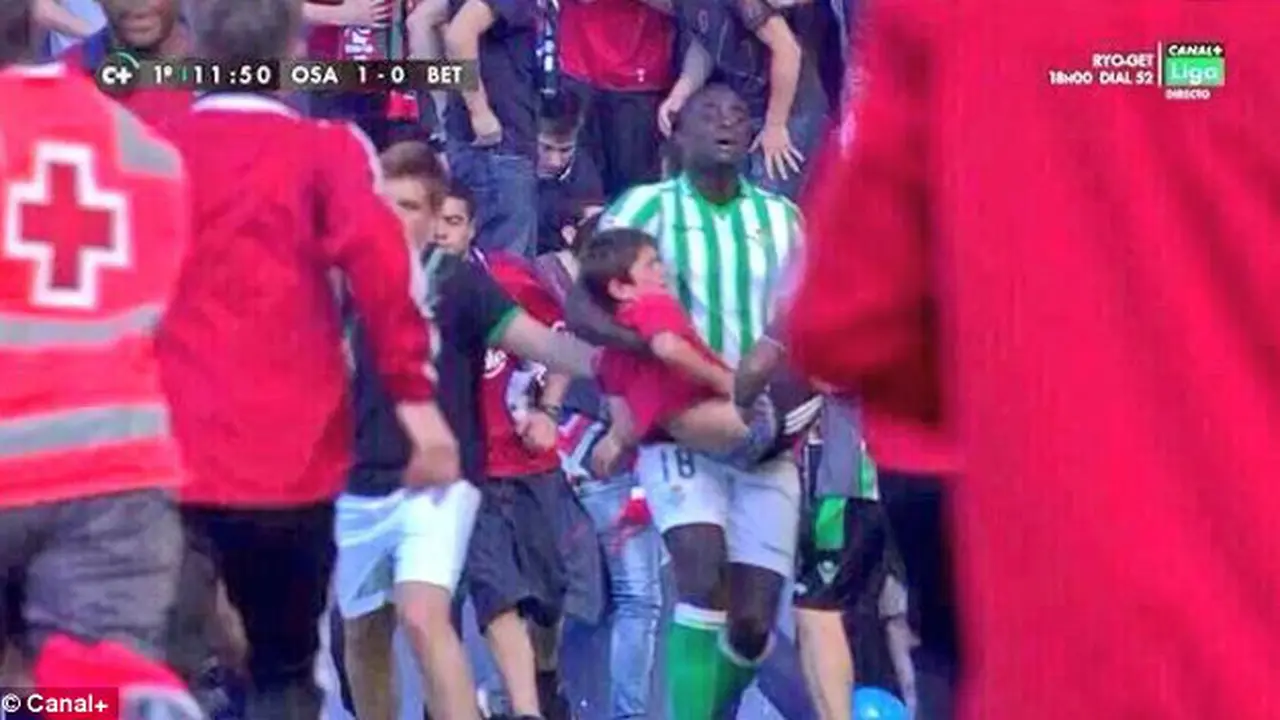 Pemain Betis Selamatkan Suporter Bocah Osasuna