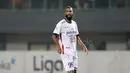 Pemain Bali United, Sylvano Dominique Comvalius menempati urutan kelima top scorer sementara Liga 1 2017 dengan koleksi enam gol hingga pekan ke-11. (Bola.com/Nicklas Hanoatubun)