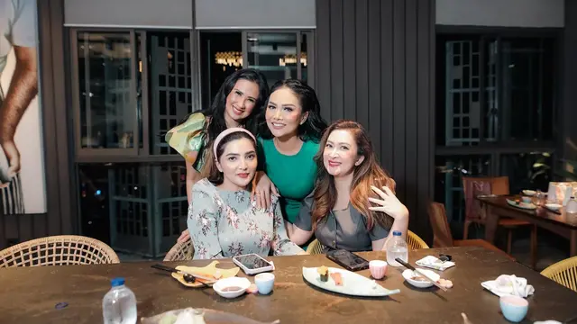 7 Potret Ulang Tahun Nafa Urbach Bareng Sahabat, Dihadiri Puan Maharani