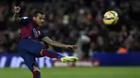 "Jangan Tinggalkan Barcelona, Dani Alves!"