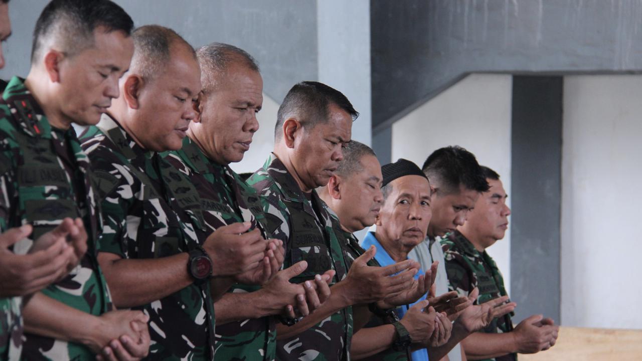 Korps Marinir TNI AL Lepas Jenazah Tiga Prajurit Korban Longsor Cisarua Bandung