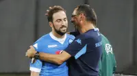 Gonzalo Higuain dan Maurizio Sarri mencatat kesuksesan di Napoli. (AFP/Carlo Hermann)