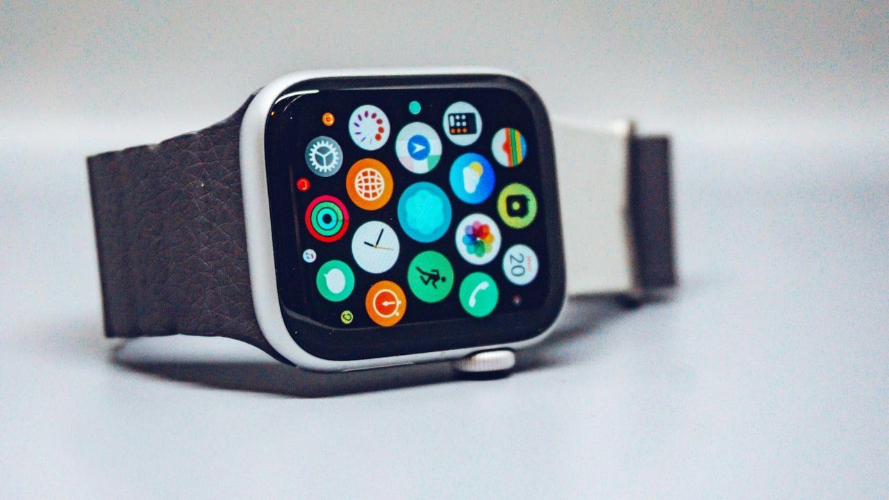 How to Pair Apple Watch to New Phone: With and Without Your Old Phone