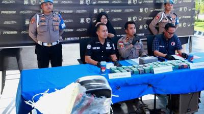 10,8 Kg Ganja Disembunyikan dalam Tangki Vespa, Terbongkar di Gresik