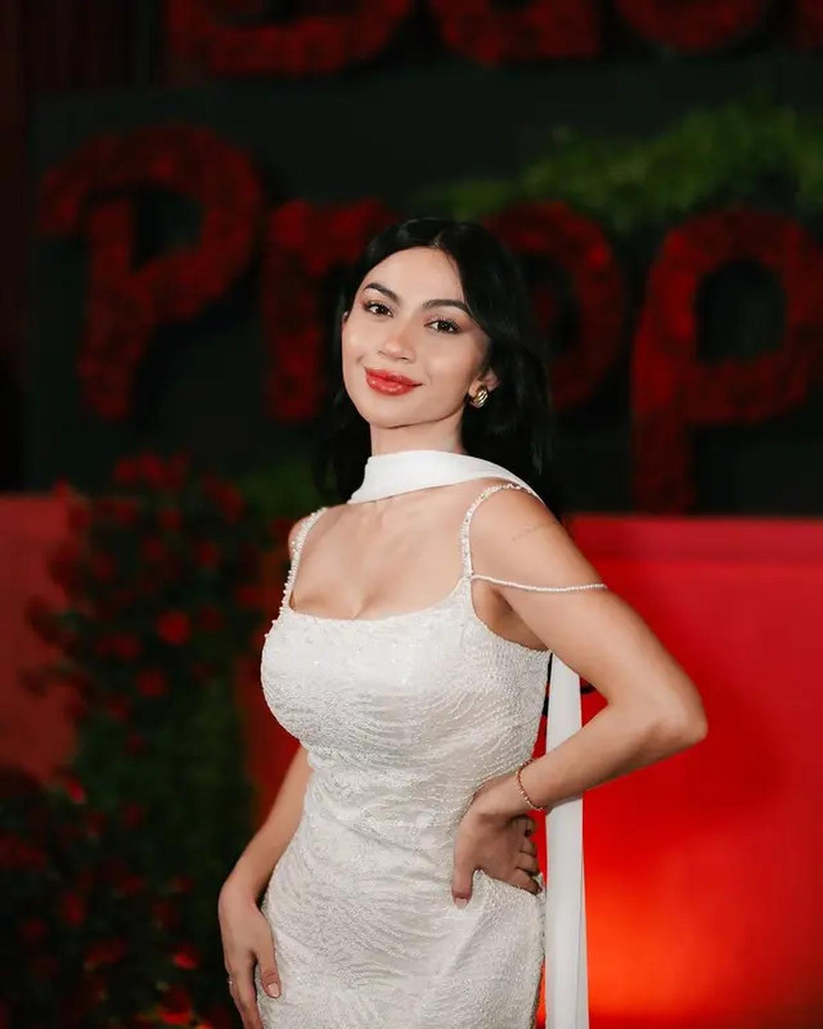 Tampilan Plumpy Glossy Lips Ariel Tatum di Business Proposal Indonesia yang Bikin Terlihat Cantik Natural