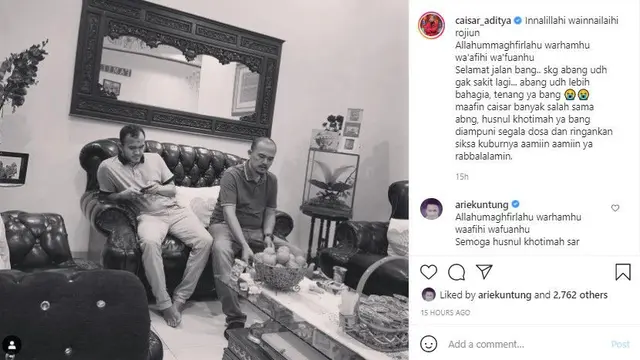 Caisar YKS mengunggah foto bernuansa hitam putih yang memperlihatkan dirinya bersama mendiang Wawan. (https://www.instagram.com/p/CKv6eTNFMbz/)
