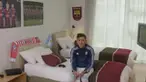 Seorang lelaki bernama Martin Bossi yang memiliki wajah mirip Lionel Messi tampil menghibur sebagai badut di situs Marca, Spanyol. Ia berhasil mengelabui para penonton video di dunia maya, dengan tingkah lucunya. (Marca)