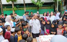 Ranch Market Salurkan Ratusan Paket Bantuan untuk Anak Sekolah Alam Bantar Gebang