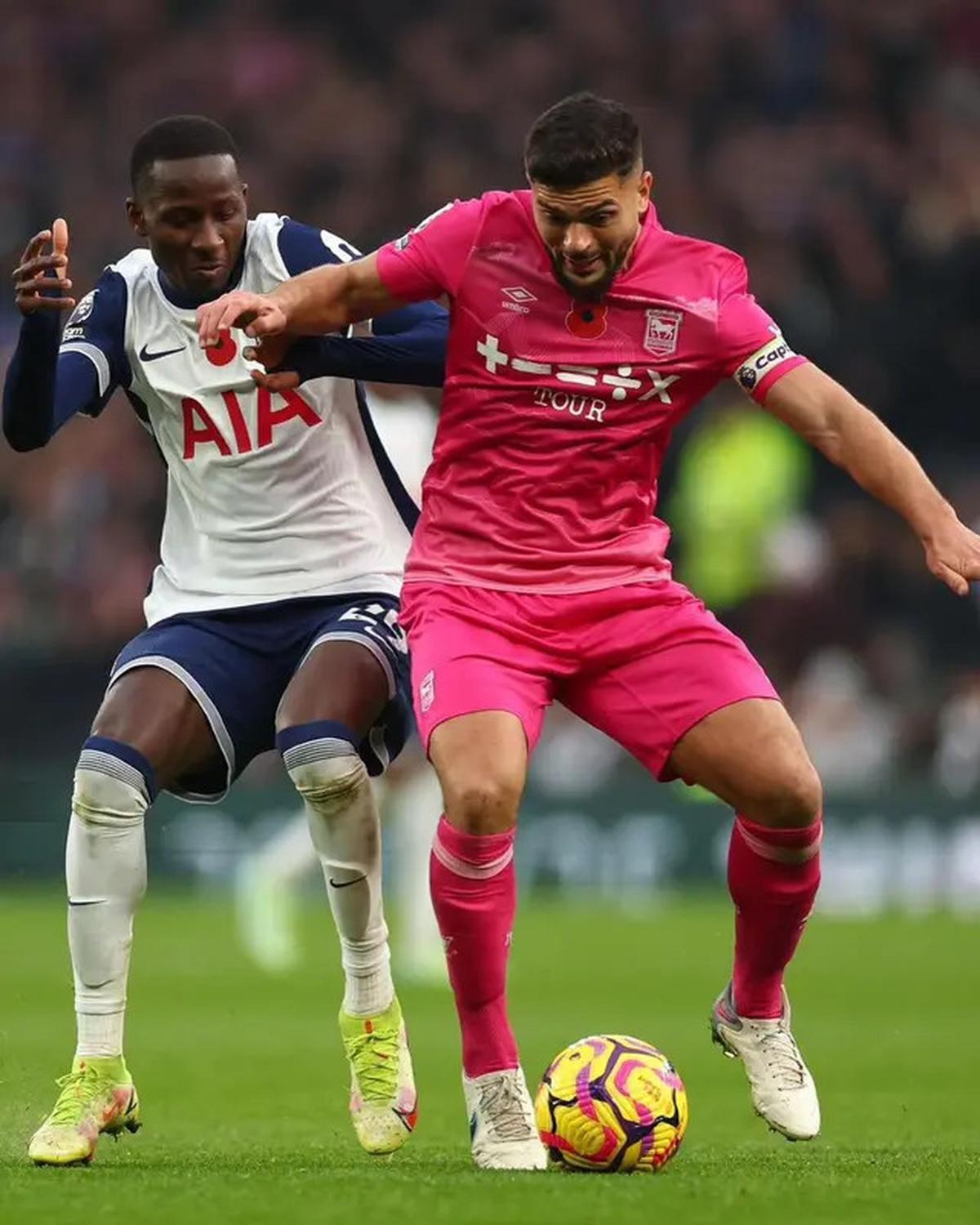 Muslim Taat, Sam Morsy Kapten Ipswich Town Tolak Pakai Ban Pelangi di Laga Liga Inggris