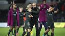 Pelatih Manchester City, Pep Guardiola, merayakan kemenangan atas Swansea City pada laga Premier League di Stadion Liberty, Rabu (13/12/2017). Manchester City menang 4-0 atas Swansea City. (AP/Nick Potts)