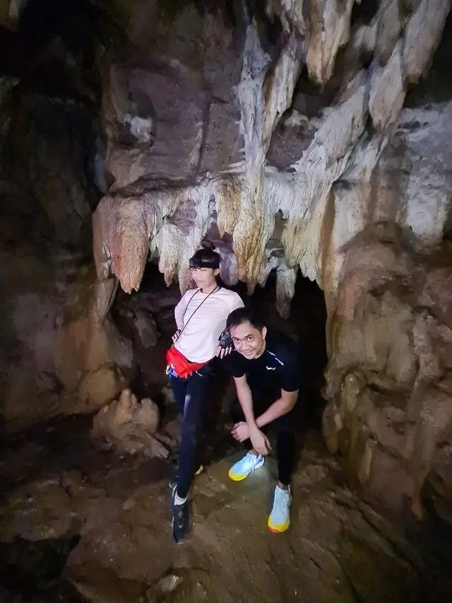 7 Momen Dian Sastrowardoyo, Luna Maya dan Ayu Dewi Trekking Bareng di Bogor