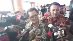 Wakil Ketua MPR, Mahyudin datang ke rumah sakit menjenguk Setya Novanto.
