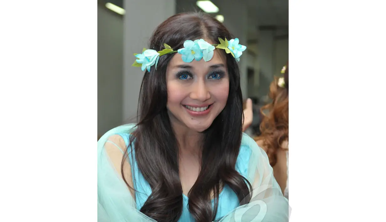 Busana yang dikenakan pemilik nama lengkap Pradnya Paramitha Chandra Devy Rusady didominasi dengan warna biru, Selasa (29/04/2014) (Liputan6.com/Panji Diksana)