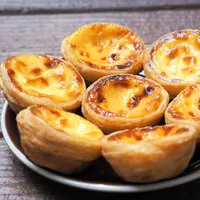 ilustrasi pie egg tart/Mamaleela/Shutterstock