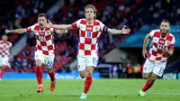 Timnas Kroasia menang 3-1 atas Skotlandia pada laga terakhir Grup D Euro 2020 di Hampden Park, Rabu (23/6/2021). Satu dari tiga gol Kroasia dicetak Luka Modric. (Robert Perry/Pool via AP)