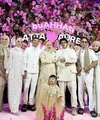 Aurel Hermansyah dan Atta Halilintar pilih nuansa putih emas sebagai seragam keluarga aqiqah anak kedua. Namun Ashanty, Krisdayanti, dan Geni Faruk tampil dengan gaya busana muslim yang berbeda. Seperti apa potretnya? [@ashanty_ash]