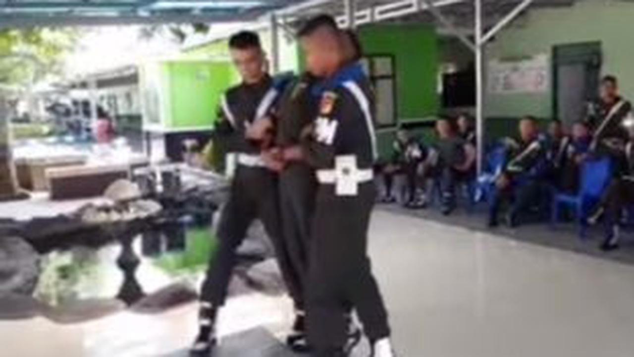 Teriak Kesakitan