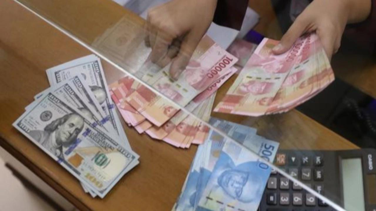 Rupiah Dekati Rp17.000, Analis Prediksi BI Tak Ubah BI-Rate