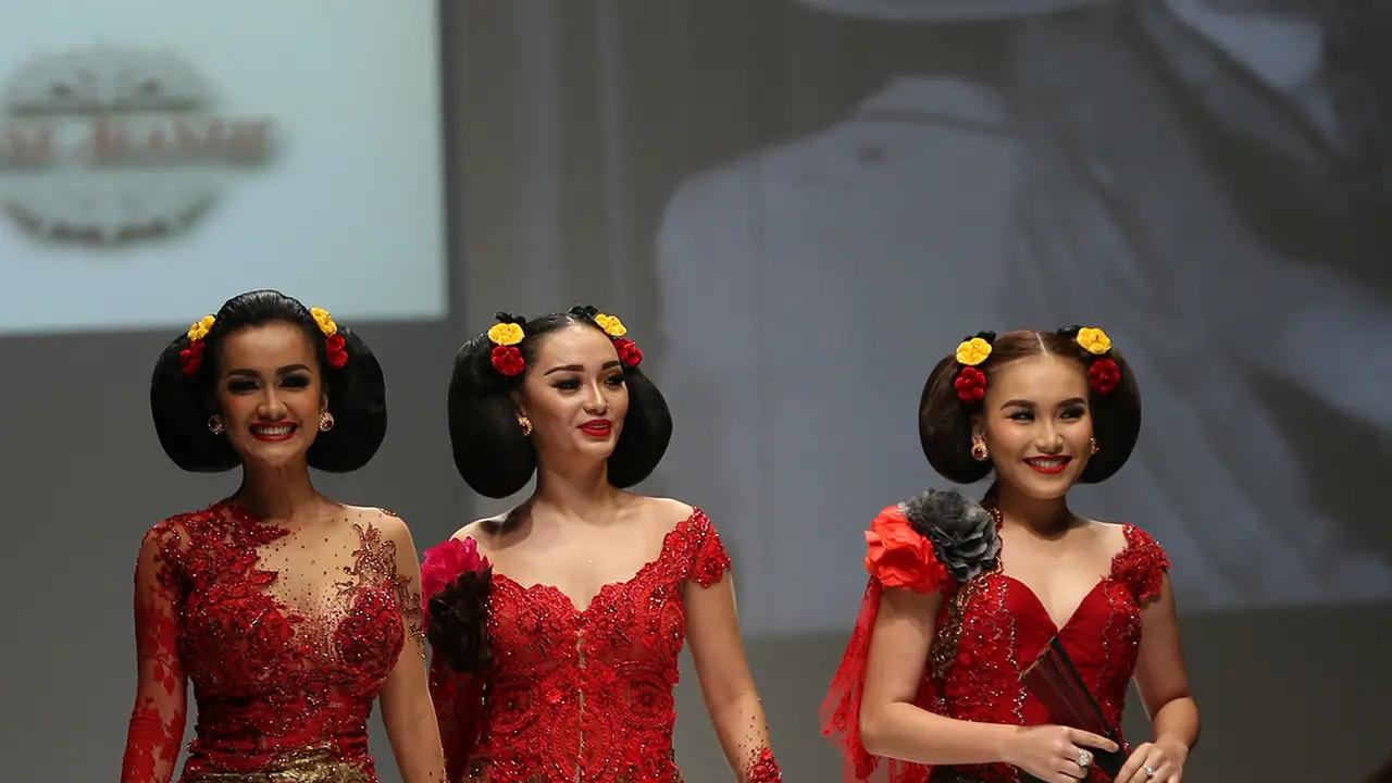 [Bintang] Julia Perez - Ayu Ting Ting - Zaskia Gotik