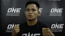 Petarung MMA, Stefer Rahardian, berpose usai latihan di Syena Martial Arts, Jakarta, Rabu (16/1). Latihan ini merupakan persiapan jelang laga One Championship pada Sabtu (19/1) mendatang di Istora Senayan. (Bola.com/M. Iqbal Ichsan)