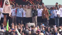 Momen Prabowo di Hari Buruh: Naik Maung Putih, Joget Silat, hingga Lepas Kemeja Safari