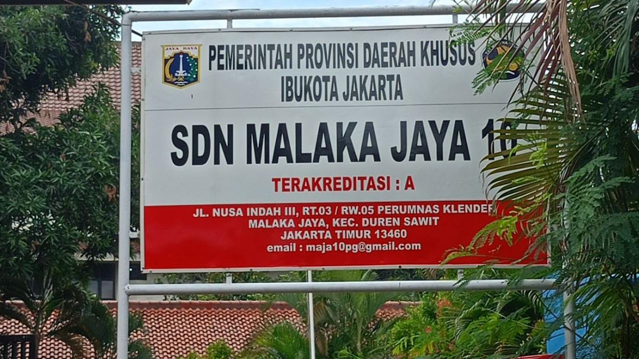 Sebelumnya, merdeka.com mencoba mengunjungi SDN Malaka Jaya 10. Dalam kunjungan itu, kegiatan dan situasi di sekolah tanpak normal.<br>