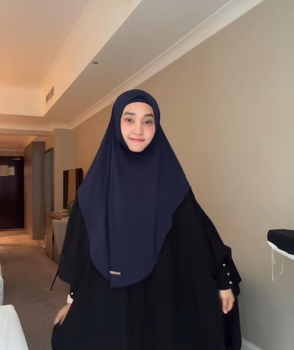 Fatin Shidqia Jalani Umroh di Bulan Ramadhan, Ungkap Rasa Syukur di Tanah Suci