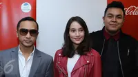 Giring Nidji, Tatjana Saphira dan Tulus saat menghadiri kampanye #rayakannamamu yang digelar Coca-Cola Indonesia di Jakarta, Rabu (13/1/2016). Mereka sepakat mendukung kampanye melawan bullying verbal. (Liputan6.com/Herman Zakharia)